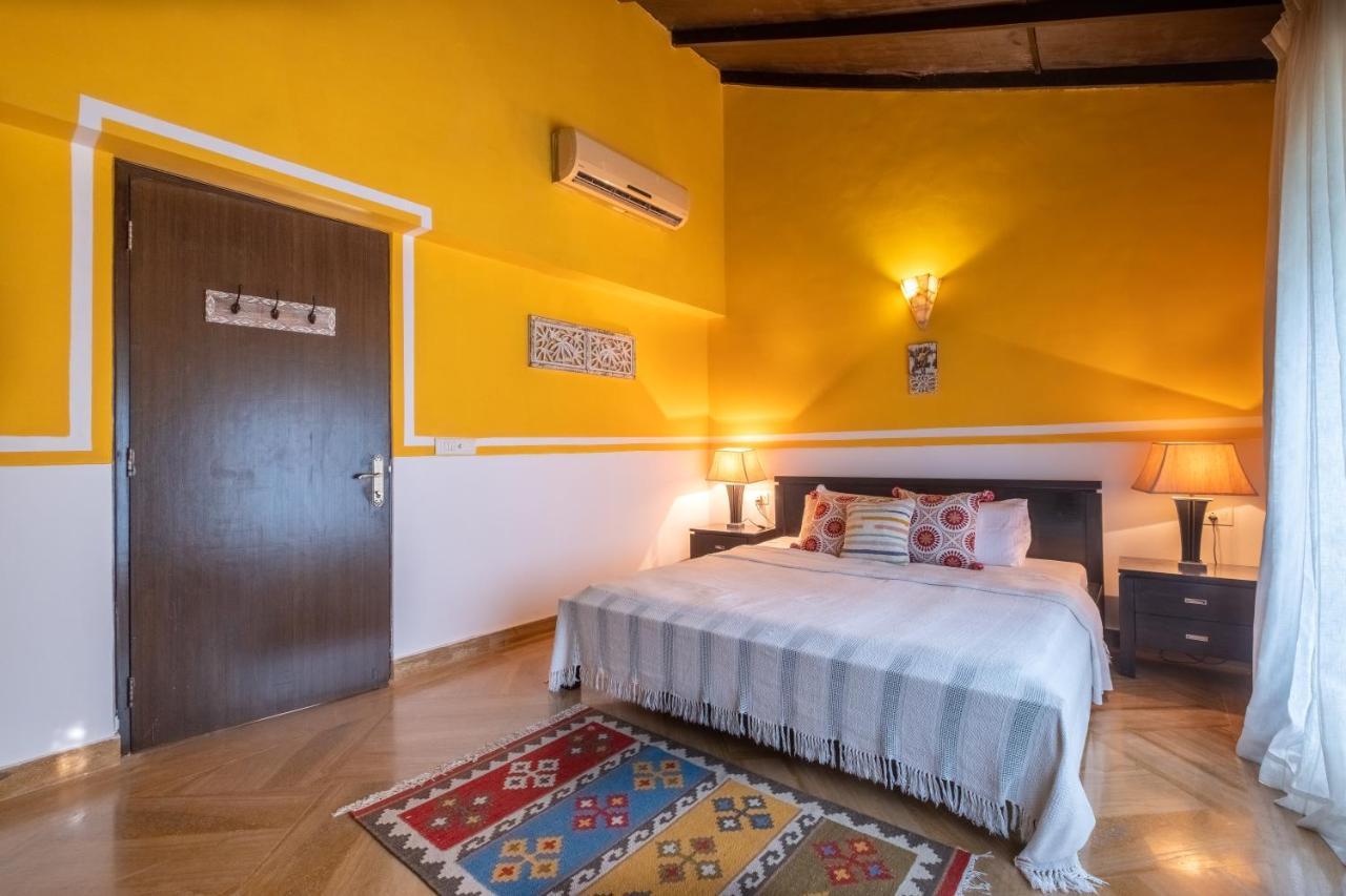 Snowdrop- Exquisite 3Bhk Villa With Pool- Candolim By Staymonkey Калангуте Екстериор снимка